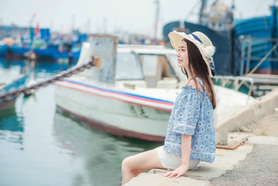 自由随性美女个性高傲阳光素颜写真