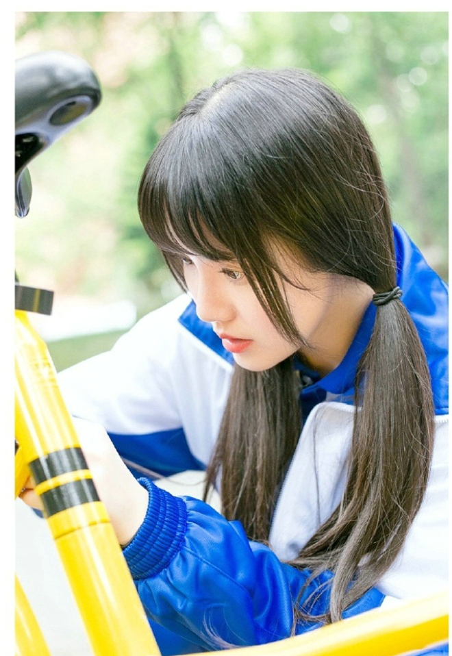 甜美娇巧可爱妹子校园阳光俏皮唯美写真