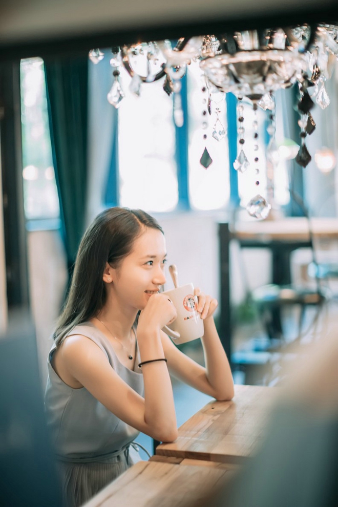 酷似奶茶妹妹清纯娇嫩可爱美女