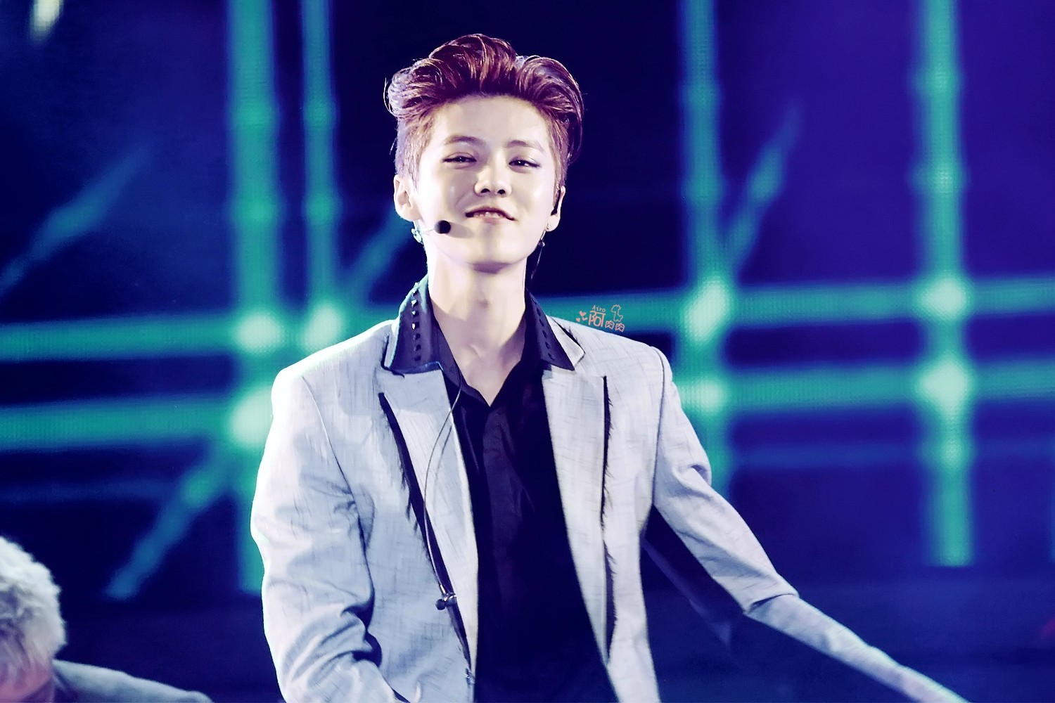 鹿晗可爱呆萌面部表情包大全壁纸