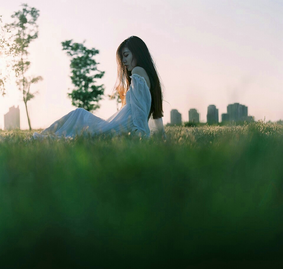 列车上的清纯漂亮少女笑脸阳光写真