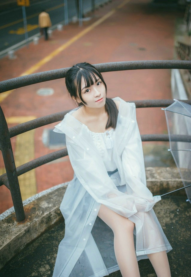 可爱气质清纯白净雨天美女写真