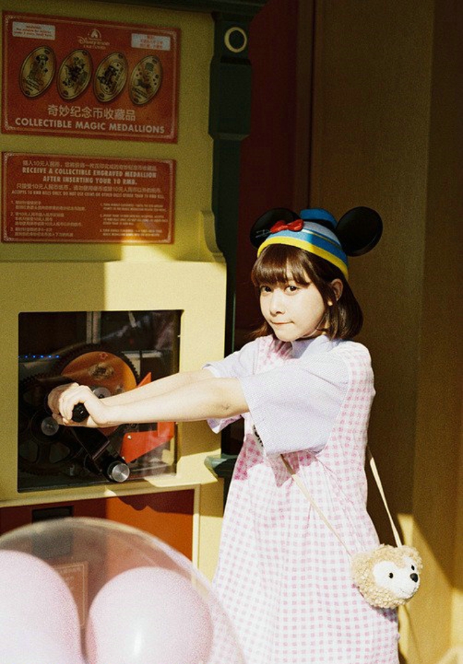 可爱呆萌漂亮女生游园写真