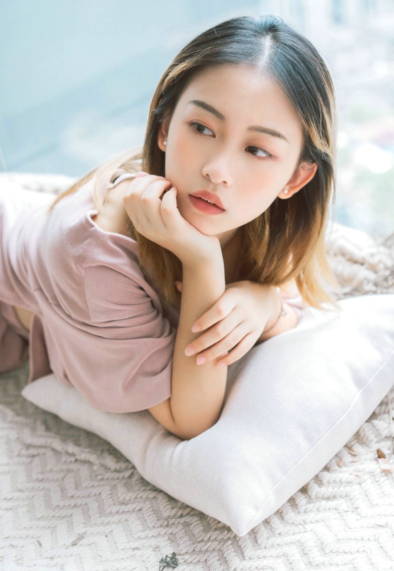 高颜值私房睡衣女神花朵般娇美可人