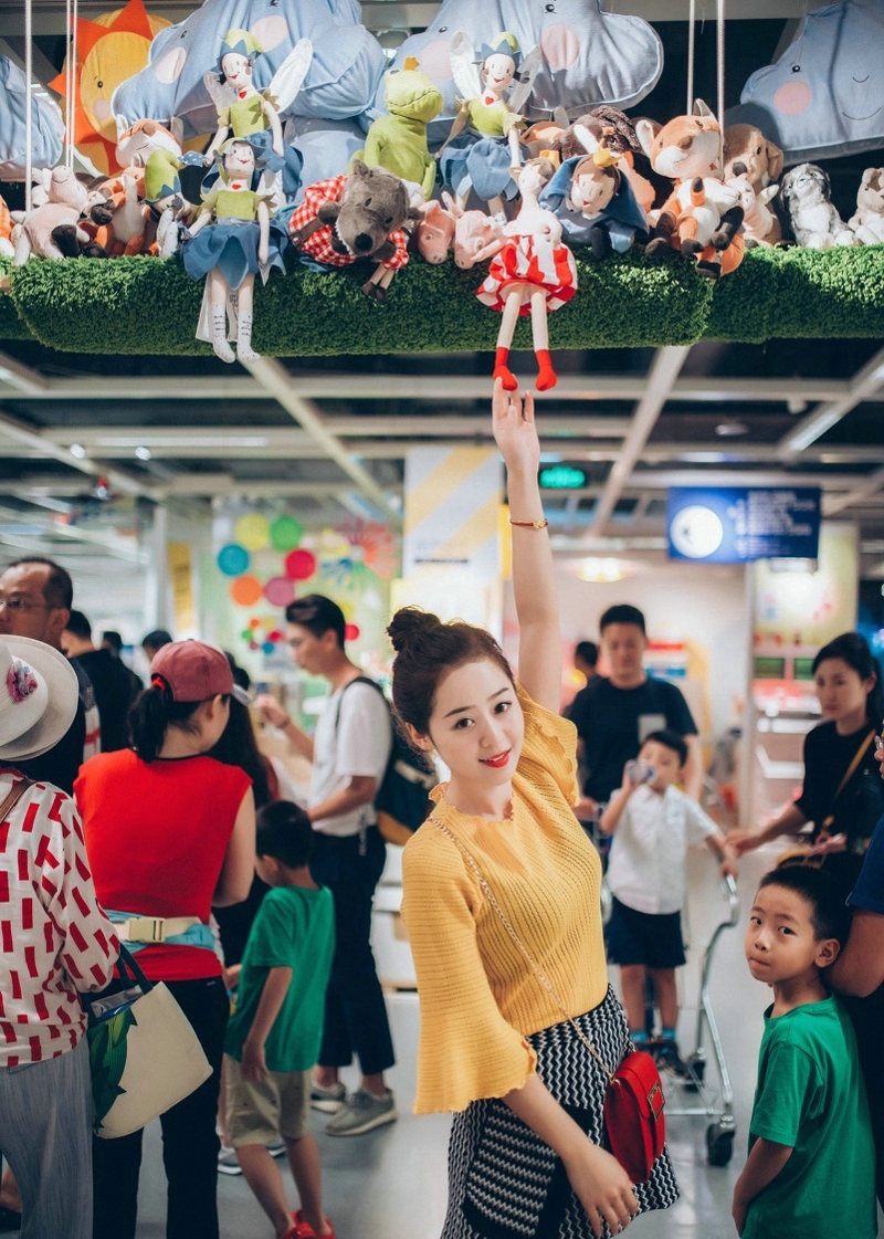 漂亮丸子头美女气质养眼迷人写真