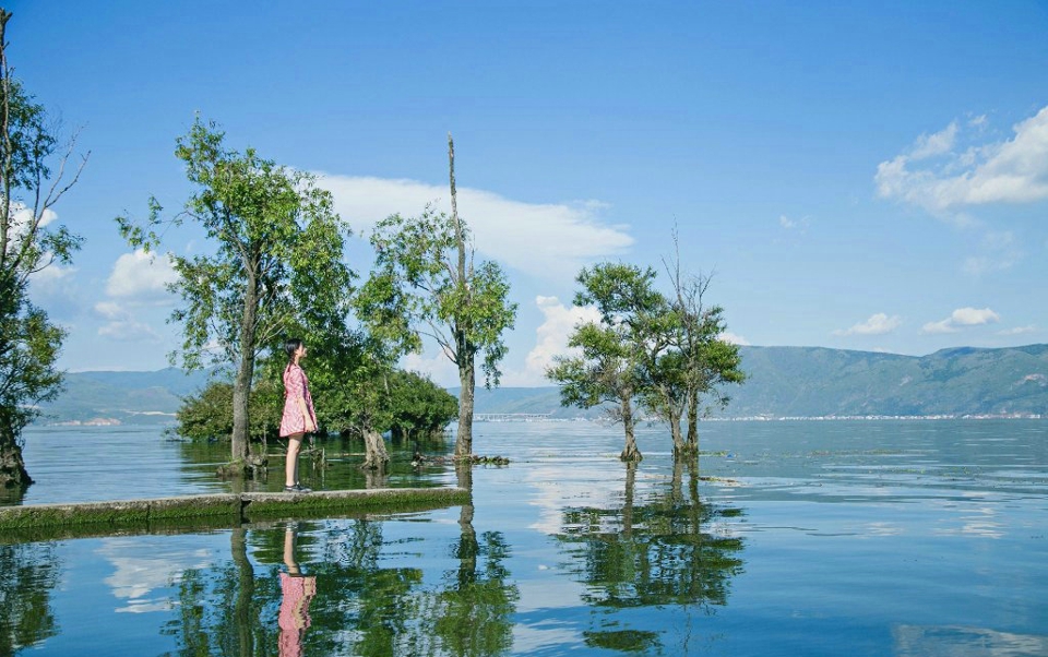 日系萌妹子清新甜美微笑可人写真