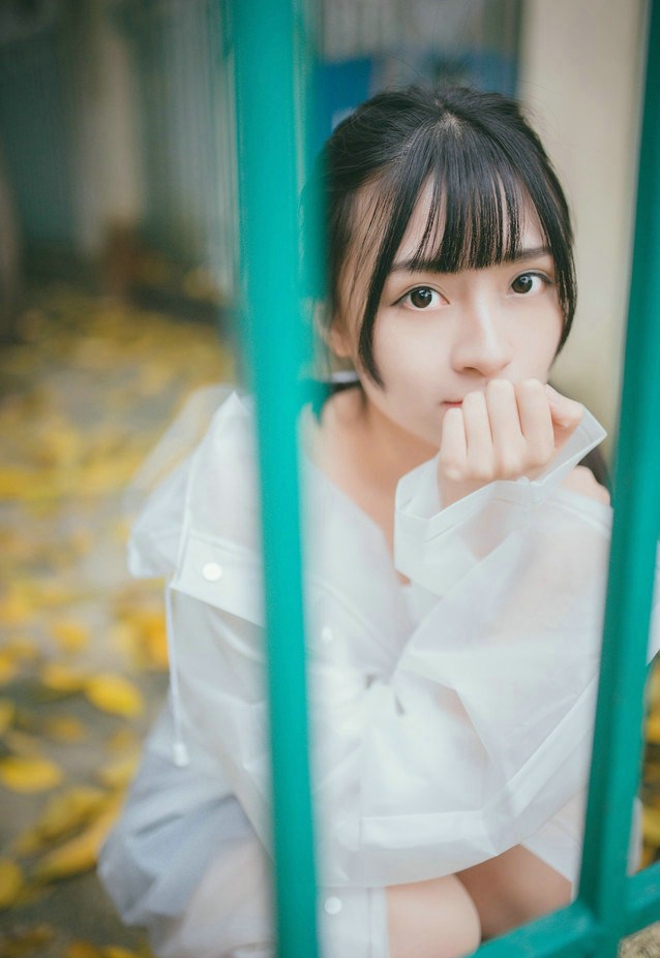可爱气质清纯白净雨天美女写真