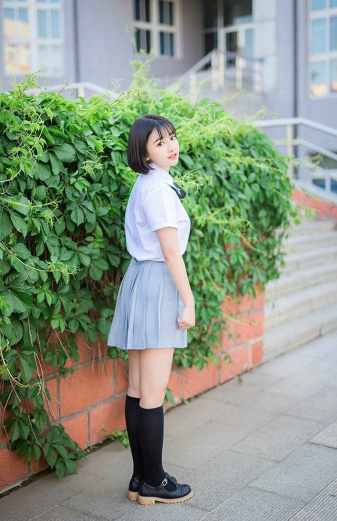 甜美漂亮大眼短发美女