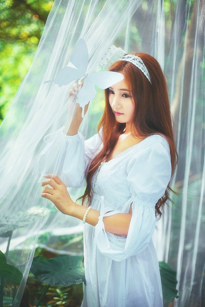 纯白长裙唯美仙子清新优雅艺术照
