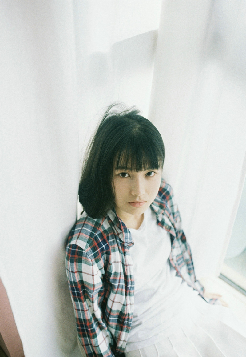 可爱少女甜美文静私房悠闲时光