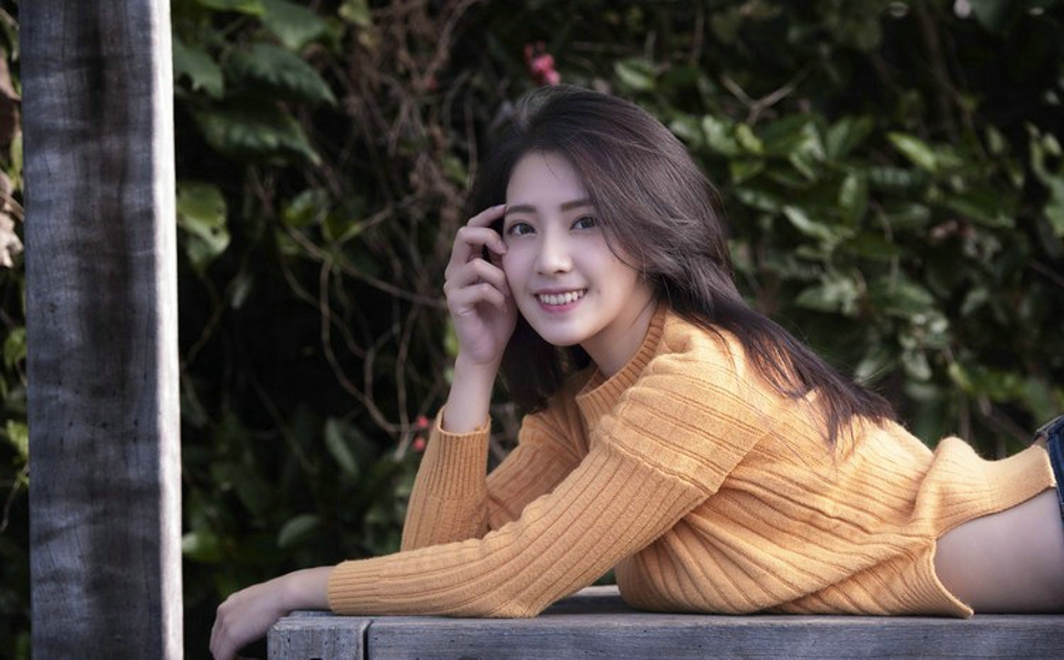 可爱甜美邻家女孩写真图片