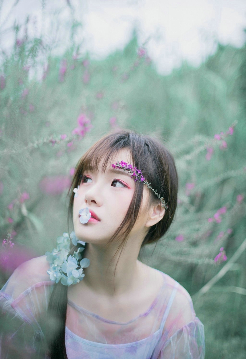 90后美女恬静自然户外养眼美图