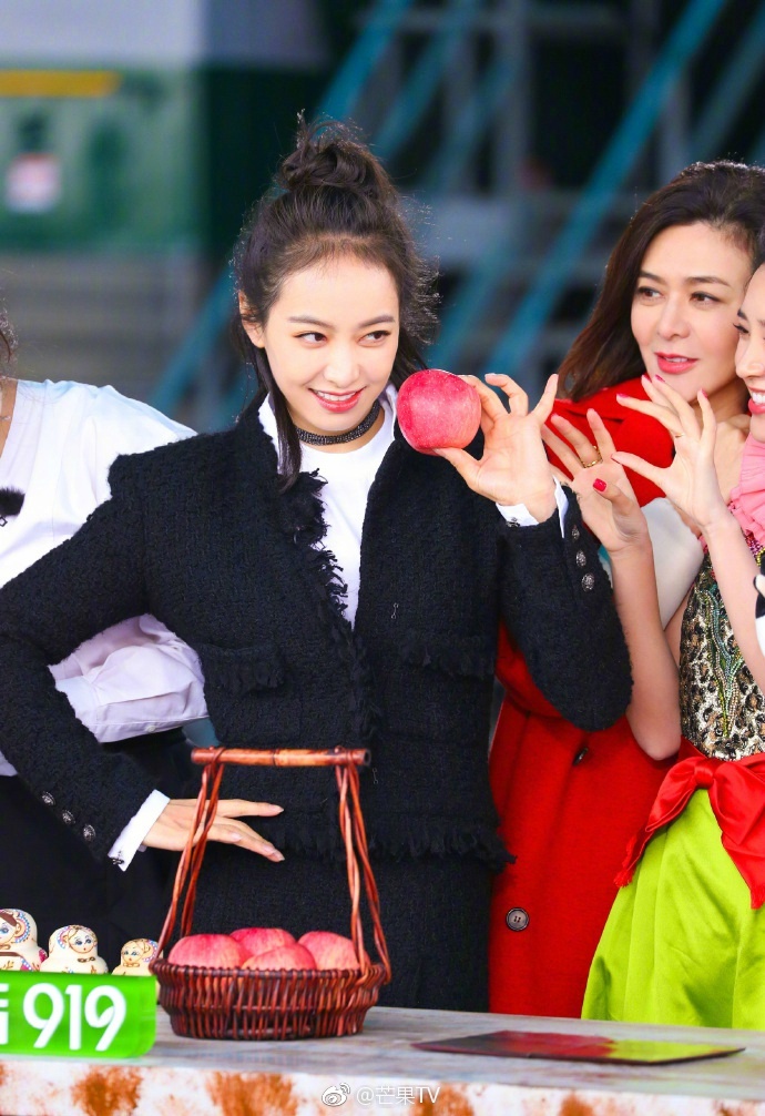 宋茜最新封面曝光 精灵美少女演绎浪漫夏日风