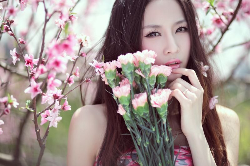 公园短发复古清新少女绽放迷人笑容写真