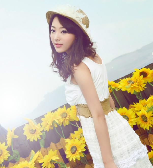 优雅时尚 恬美端庄的美女写真集