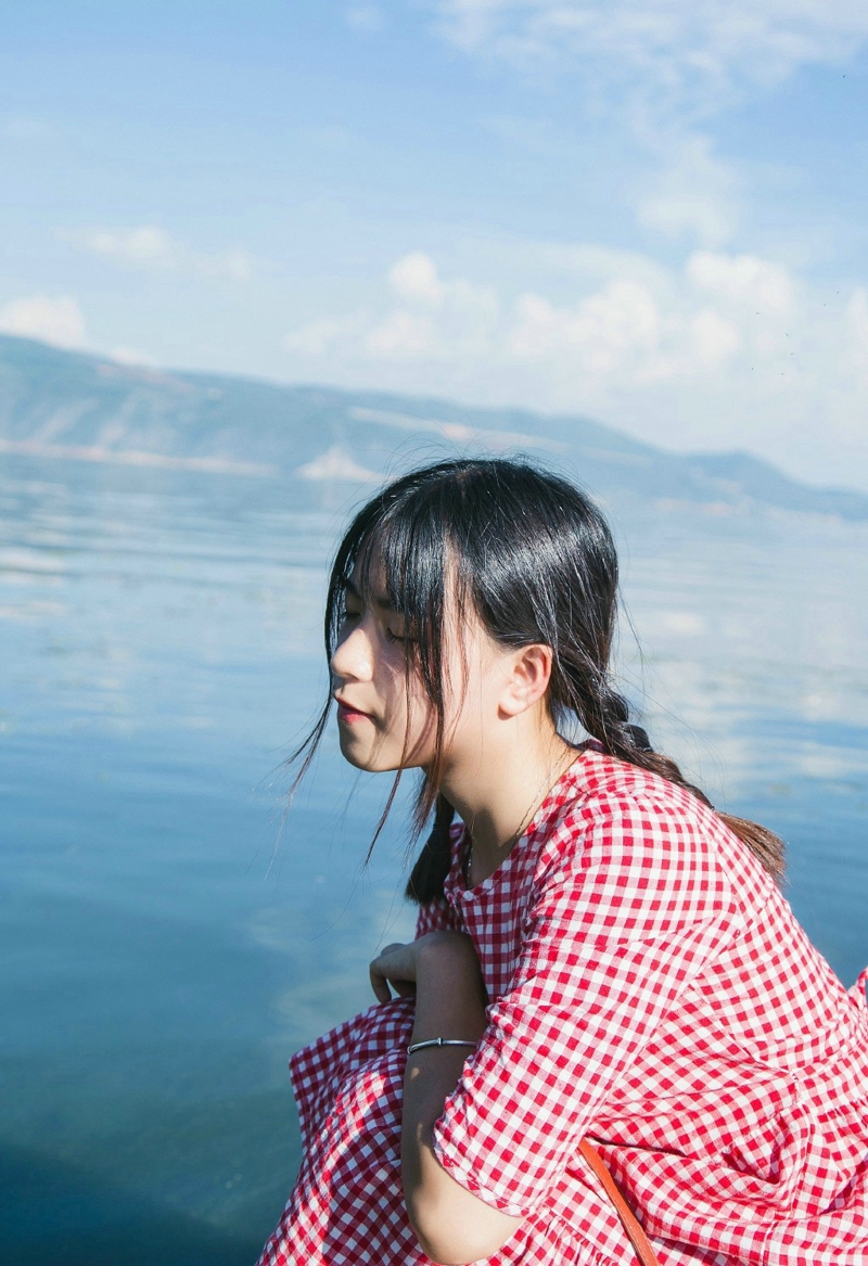 日系萌妹子清新甜美微笑可人写真