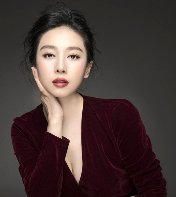 优雅气质美女 新春时尚写真