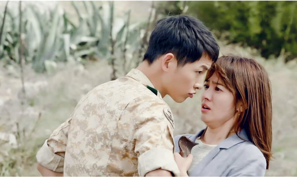 太阳的后裔甜蜜剧照