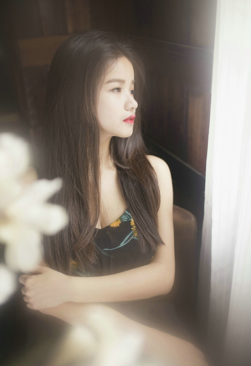 白皙美艳少女漂亮脸蛋笑脸迷人