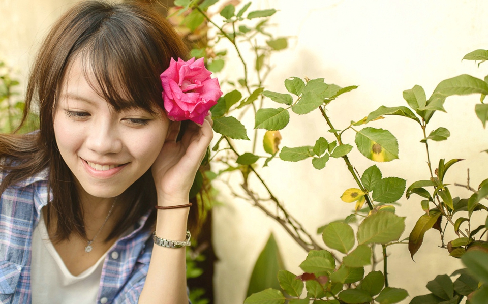 格子衬衫氧气美女清新阳光迷人写真