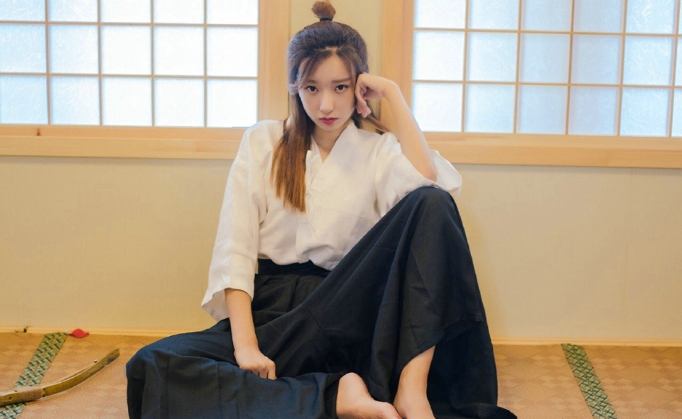 弓道少女丸子头清纯可爱靓丽写真