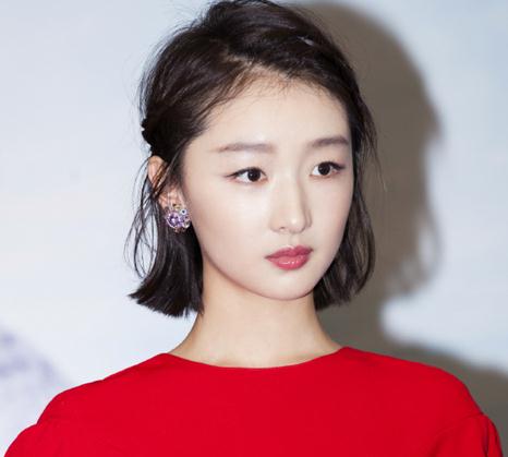 人气小花周冬雨随性图片