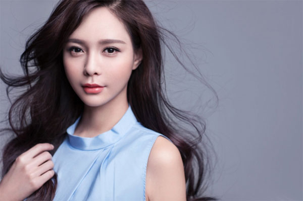 优雅大方主持人沈梦辰图片