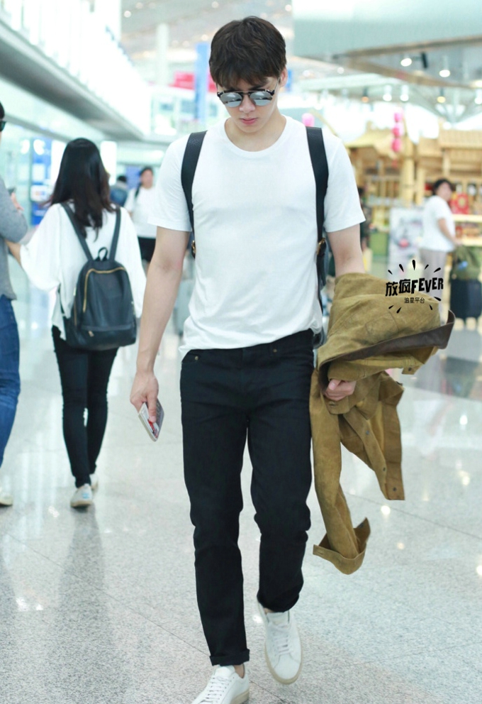 李易峰诠释华丽绅士风写真照