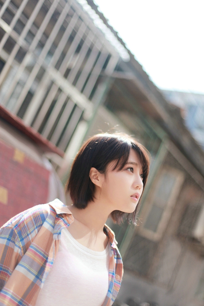 清纯短发妹子户外甜美娇巧唯美写真