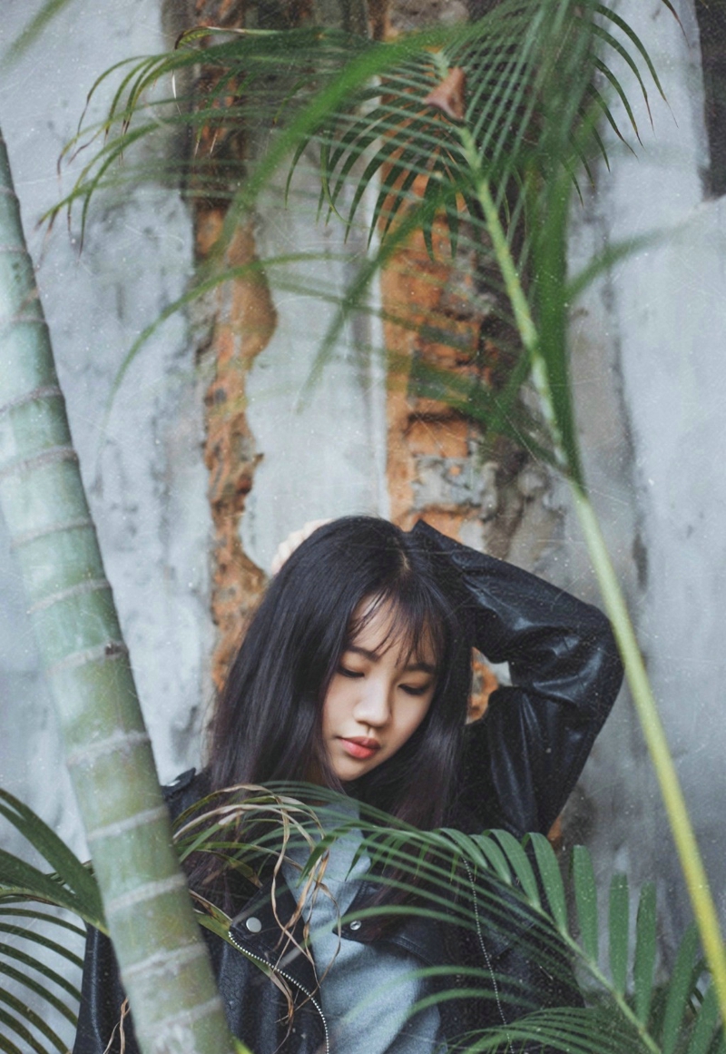 帅气皮衣美女率性随性养眼写真