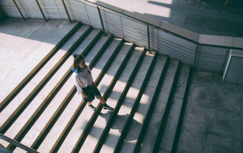葡萄园内的清新气质美女养眼气质写真