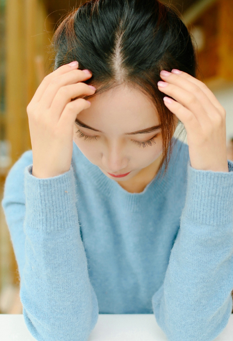 阳光下的可爱英伦范姑娘娇小玲珑