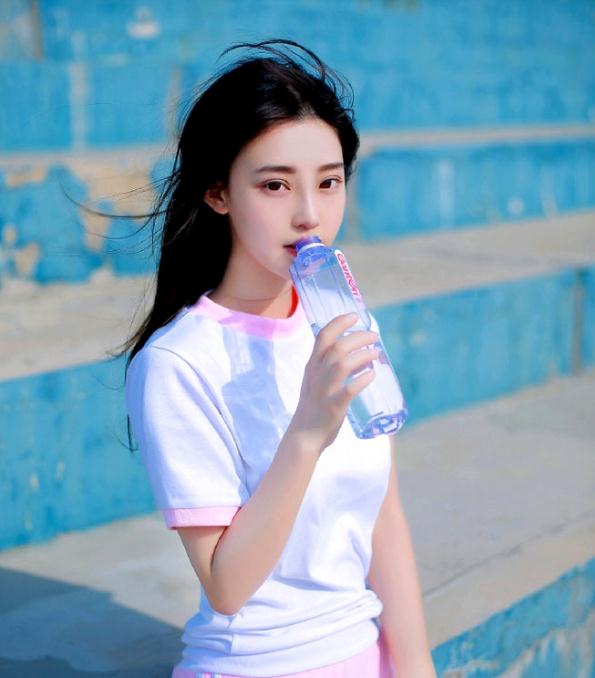 清纯靓丽的美少女 将我心儿都融化