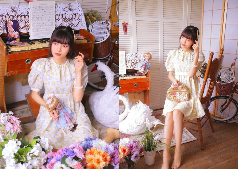 可爱少女甜美文静私房悠闲时光