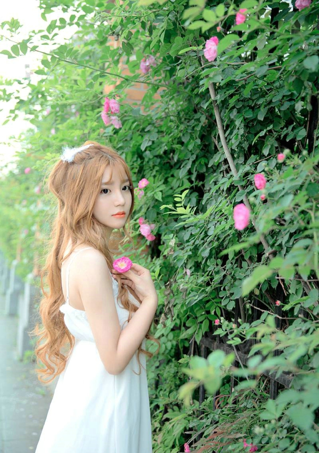 甜美花仙子的粉嫩写真