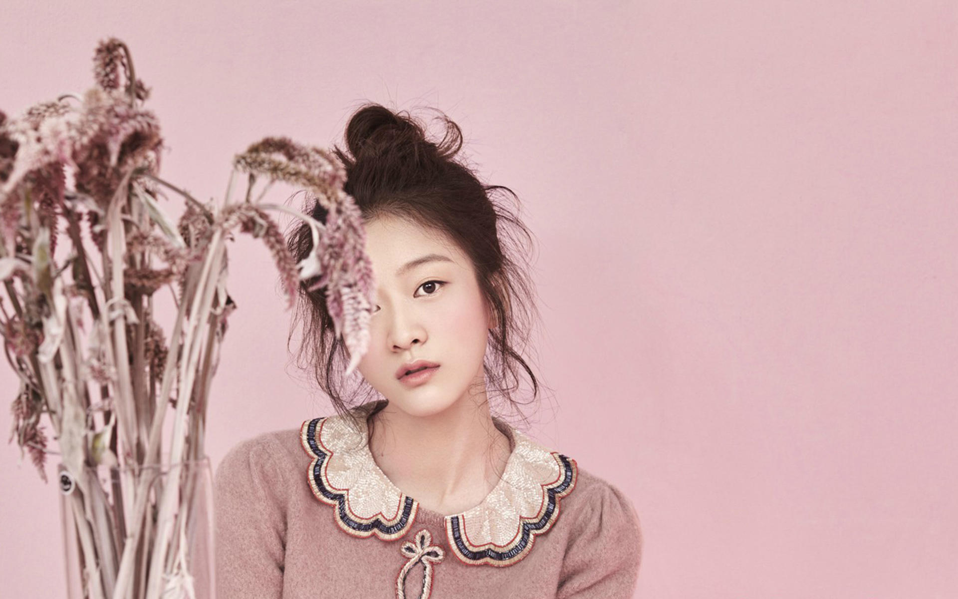 美女演员张雪迎桌面壁纸图片