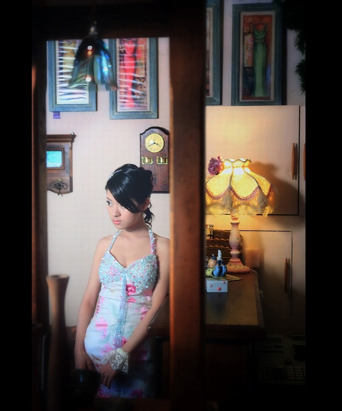 美得令人心醉的酒吧女孩