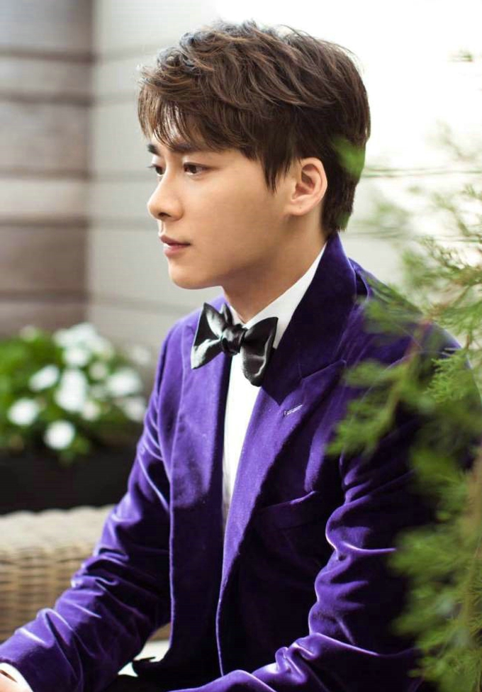 李易峰诠释华丽绅士风写真照