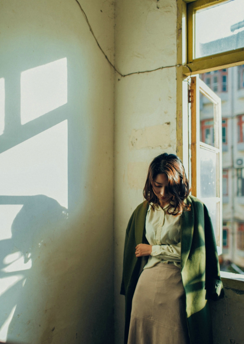 清纯氧气少女户外活力俏皮写真