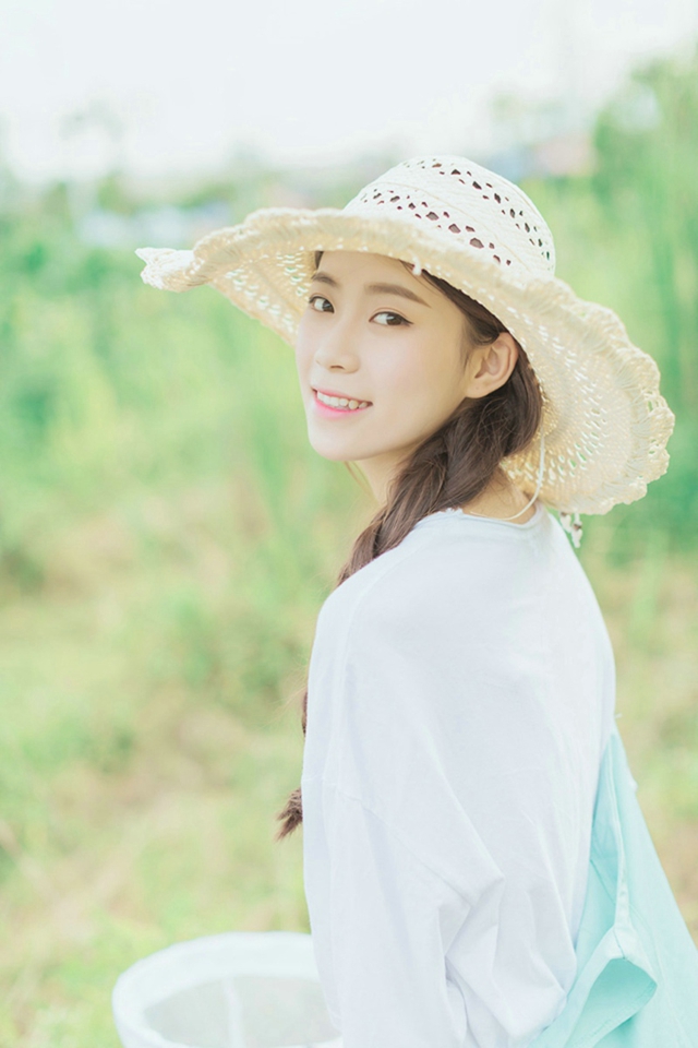 优雅清新女孩可爱迷人写真图片