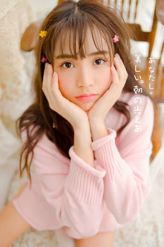 居家甜美优雅红唇妹子