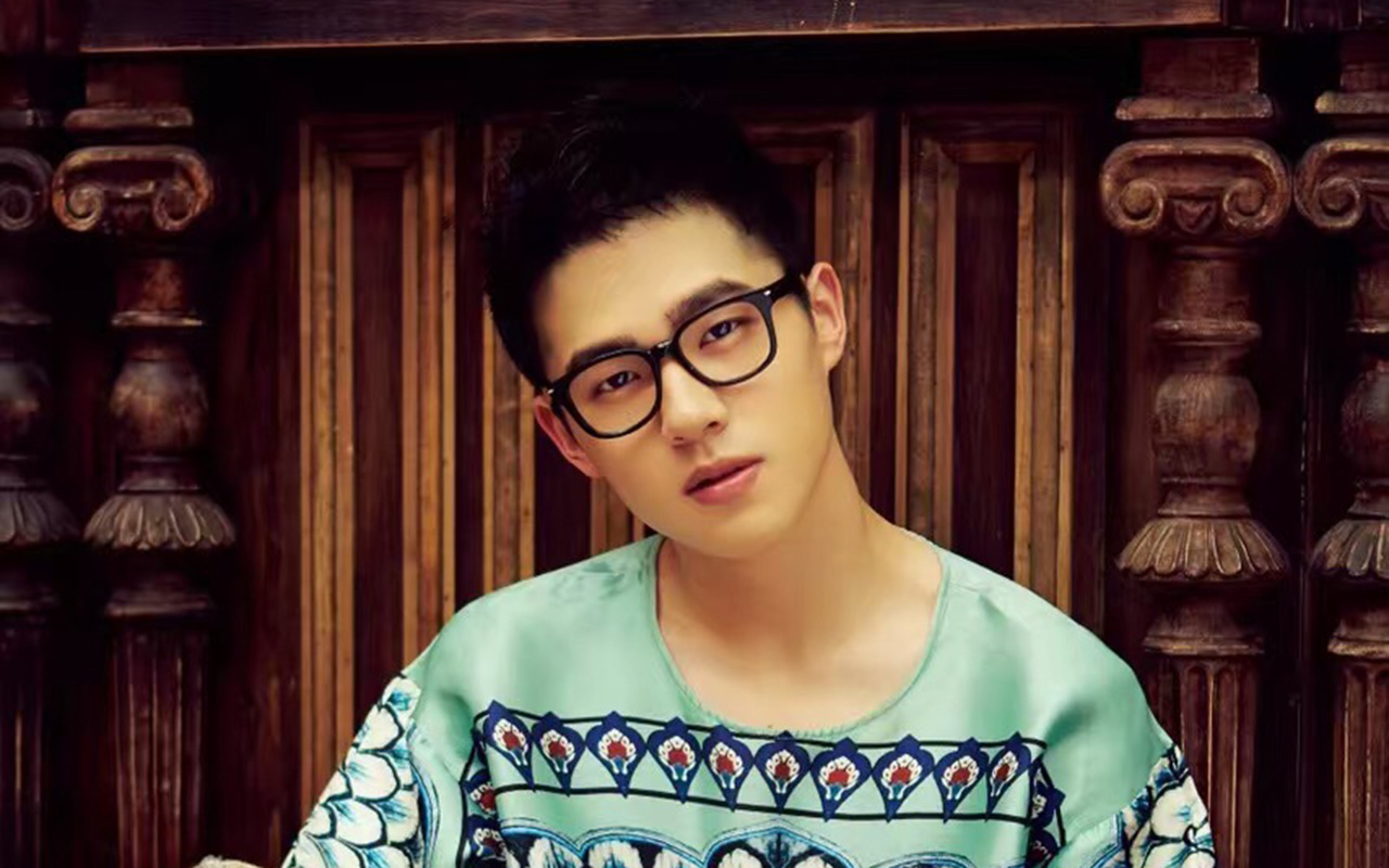 阳光男孩刘昊然壁纸