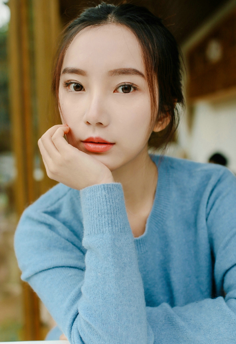 阳光下的可爱英伦范姑娘娇小玲珑