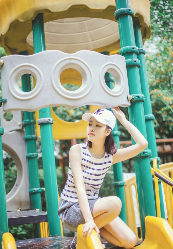 爽朗笑容清纯靓丽可爱少女写真