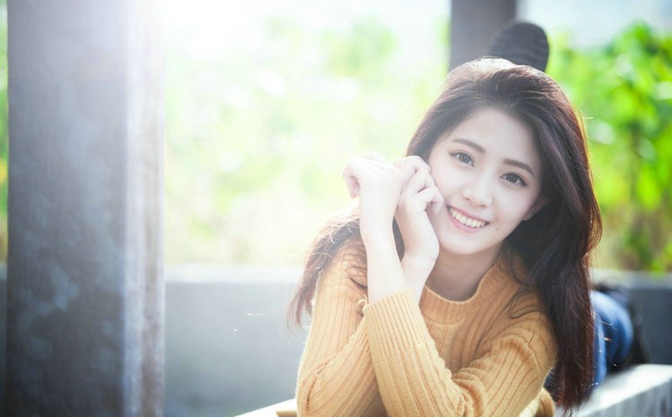 可爱甜美邻家女孩写真图片