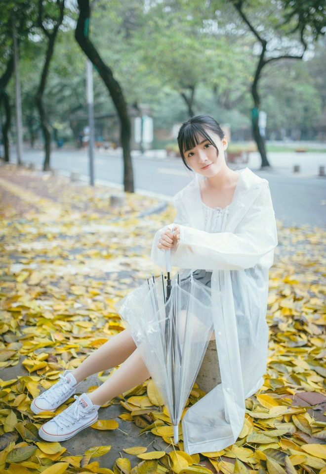 可爱气质清纯白净雨天美女写真
