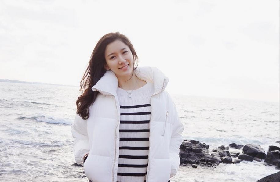 韩国女团“Baby Kara”成员Sojin生活自拍照