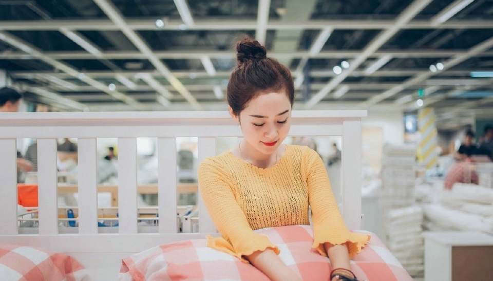 漂亮丸子头美女气质养眼迷人写真