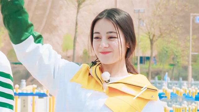 迪丽热巴奔跑吧  这位菇凉你是吃可爱长大的吗