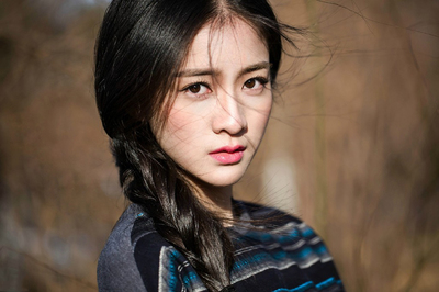 美女演员张雪迎桌面壁纸图片